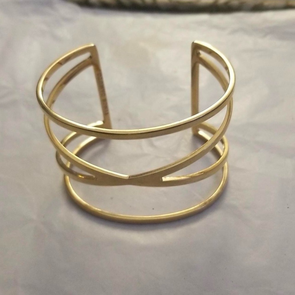 💕 Vince Camuto gold bracelet